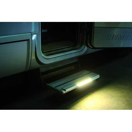 ÉCLAIRAGE DE MARCHEPIED À...