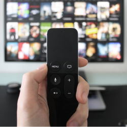 SUPPORTS ET ACCESSOIRES TV
