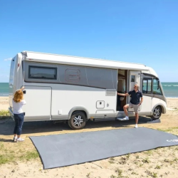 Comment choisir son tapis extérieur camping-car