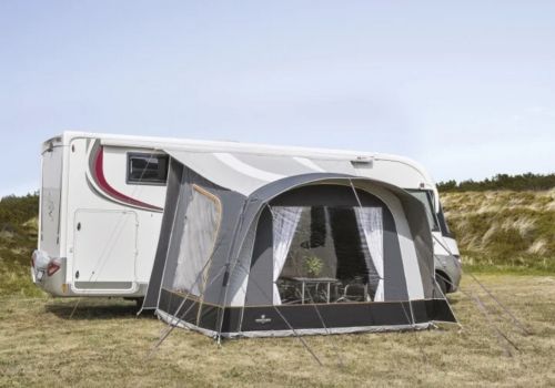 Illustration de l’article : comment choisir un auvent adaptable sur un store de camping-car ?
