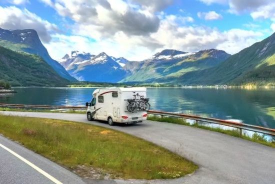 Road trip d'une semaine en camping-car à travers les Lacs Suisses