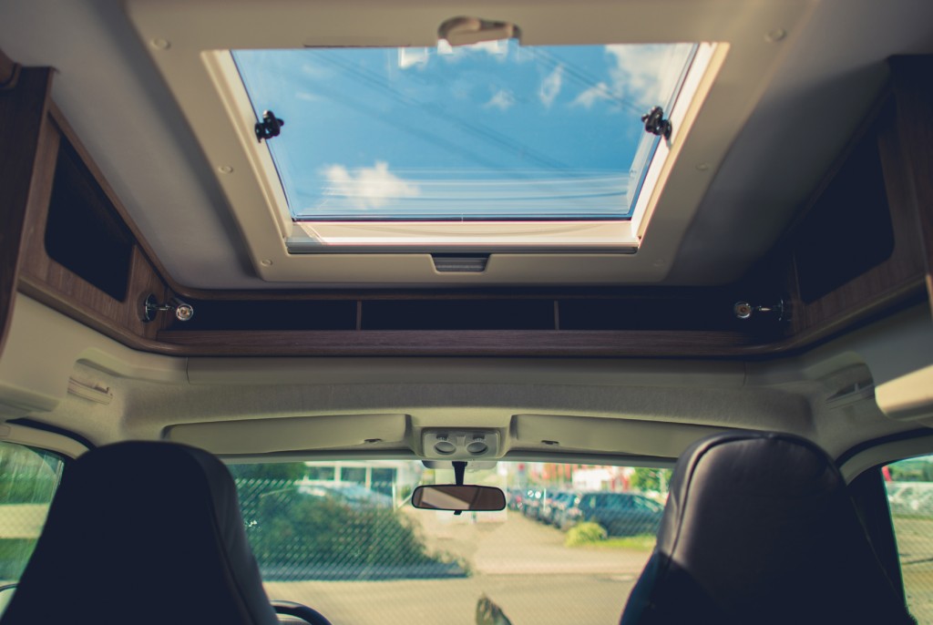 Fuite au lanterneau de votre camping-car : causes, solutions et prévention