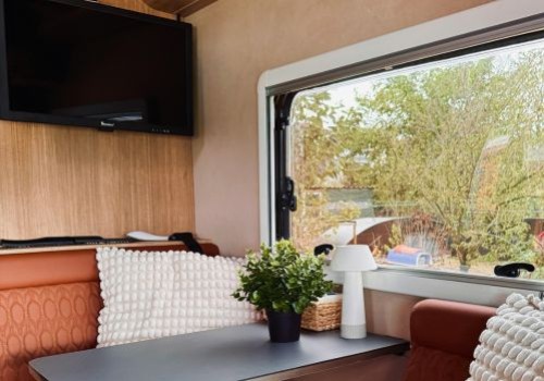 TV en camping-car : guide complet antennes et installation