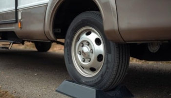 L’art de caler son camping-car : Pourquoi 5 cm peuvent gâcher votre voyage ?