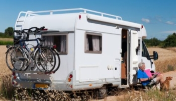 Voyager à vélo depuis son camping-car : le guide du cyclotouriste nomade